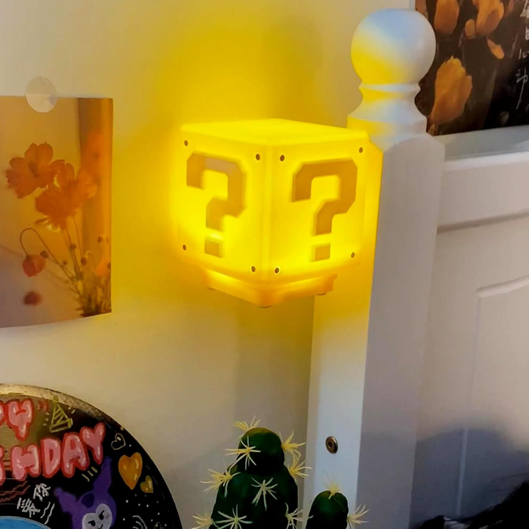 Level Up Cube - Lámpara Gamer Retro con Sonido